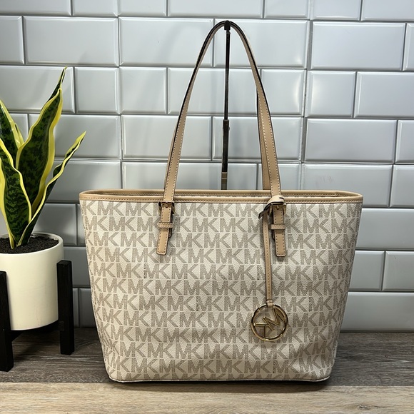 Michael Kors Handbags - NWT Michael kors vanilla jet set tote